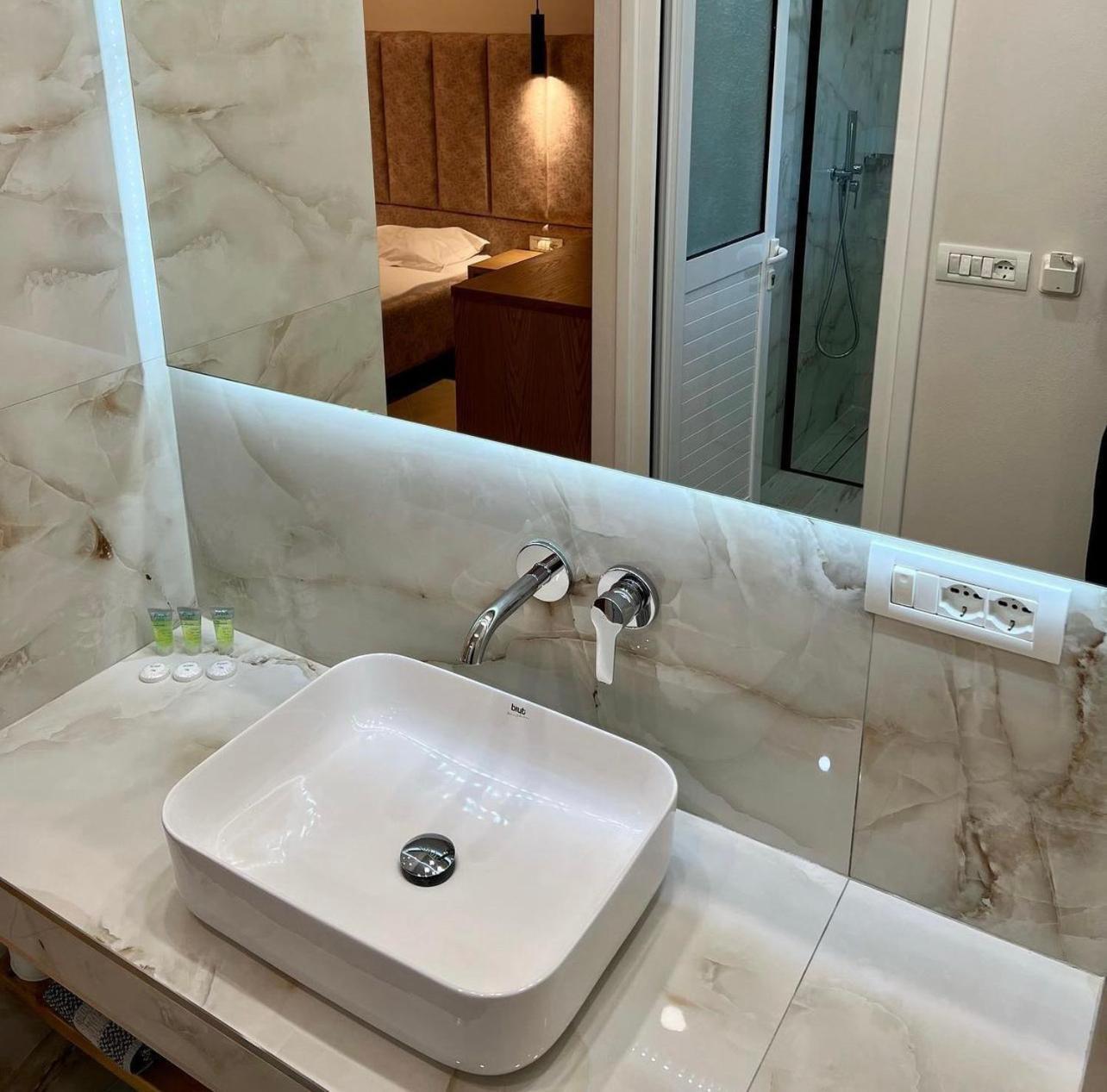Karos Hotel Llaman Himarë Extérieur photo