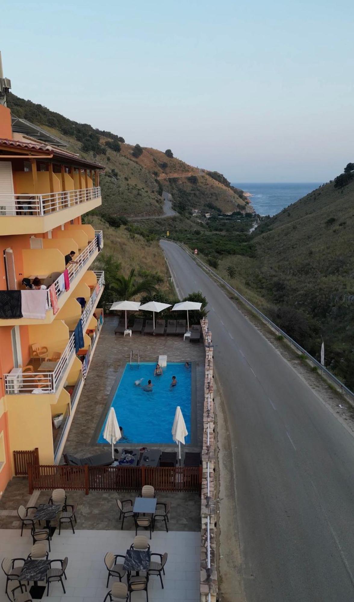 Karos Hotel Llaman Himarë Extérieur photo